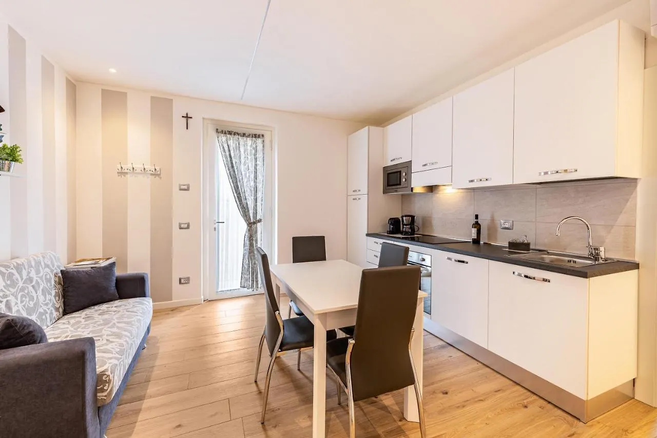 New Casa Ilaria Close To Center Torri Del Benaco Apartment