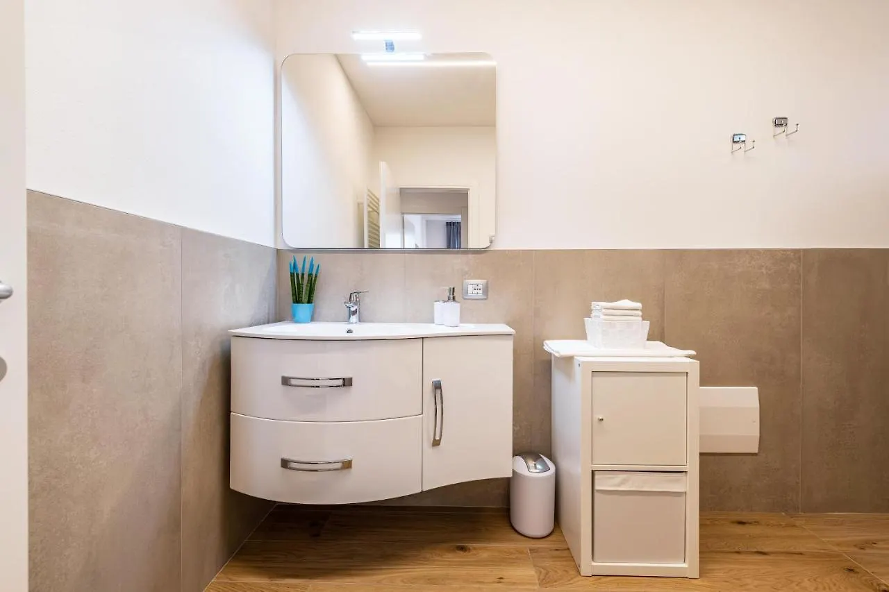 New Casa Ilaria Close To Center Torri Del Benaco Apartment
