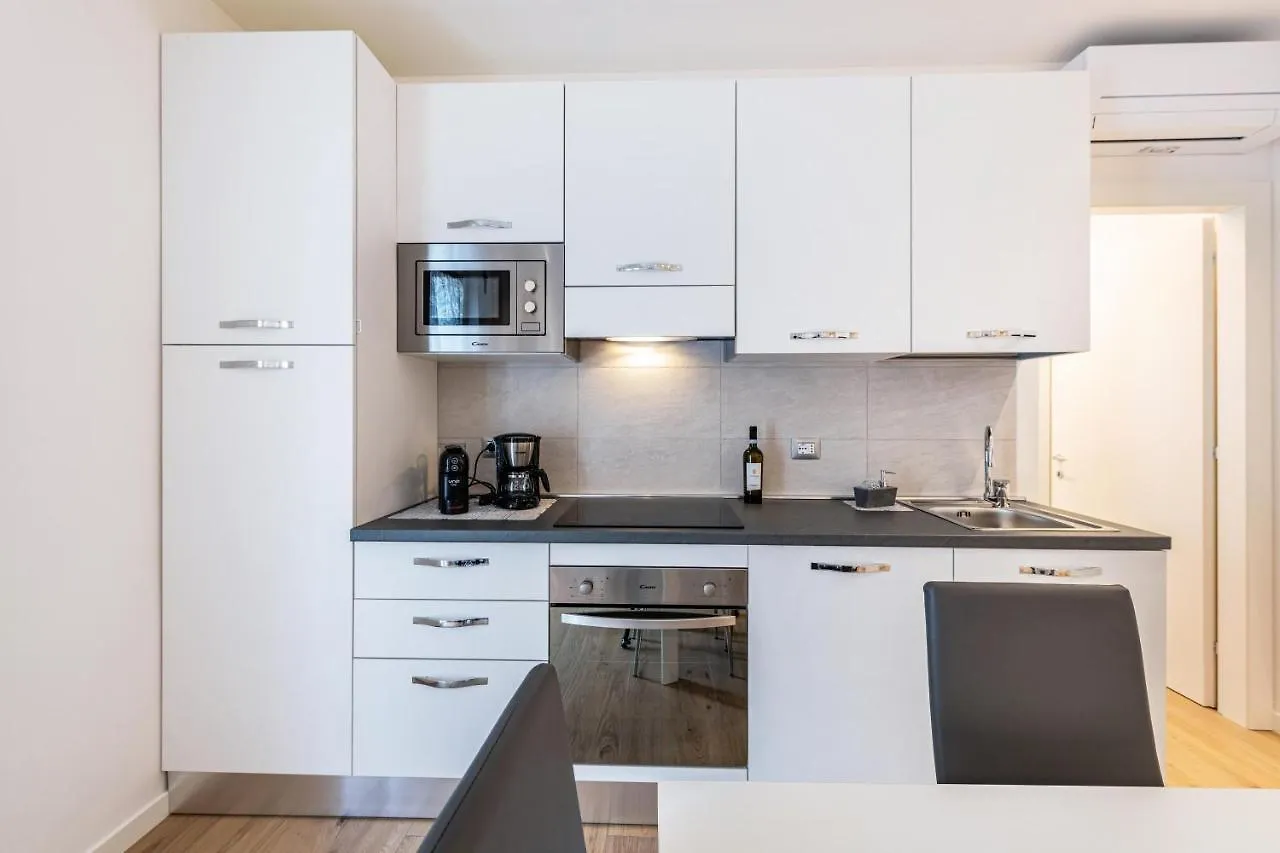 New Casa Ilaria Close To Center Torri Del Benaco Italien